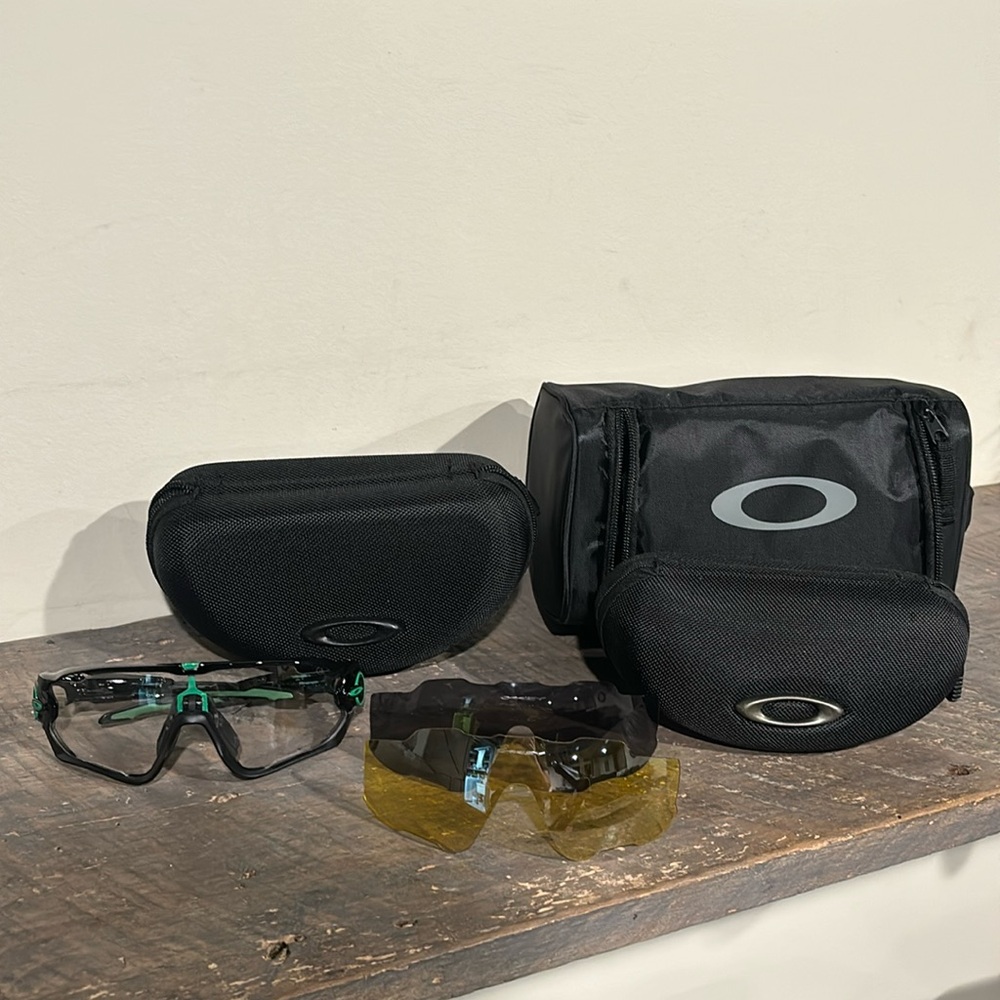 Oakley Jaw Breaker glasses with 2 extra lenses and 3 cases